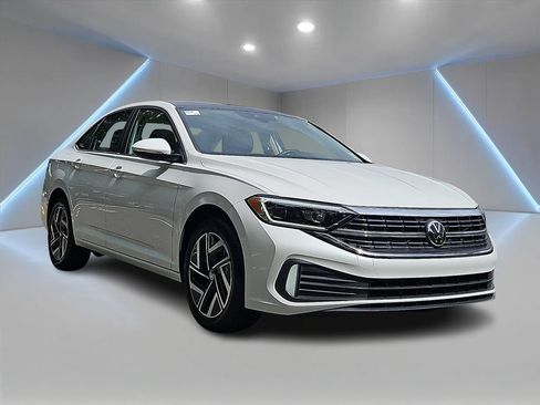 Certified 2023 Volkswagen Jetta SEL FWD image 3