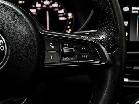 Used 2022 Alfa Romeo Giulia Ti image 25