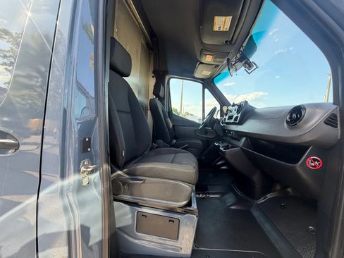 Used 2019 Mercedes-Benz Sprinter 170 image 16