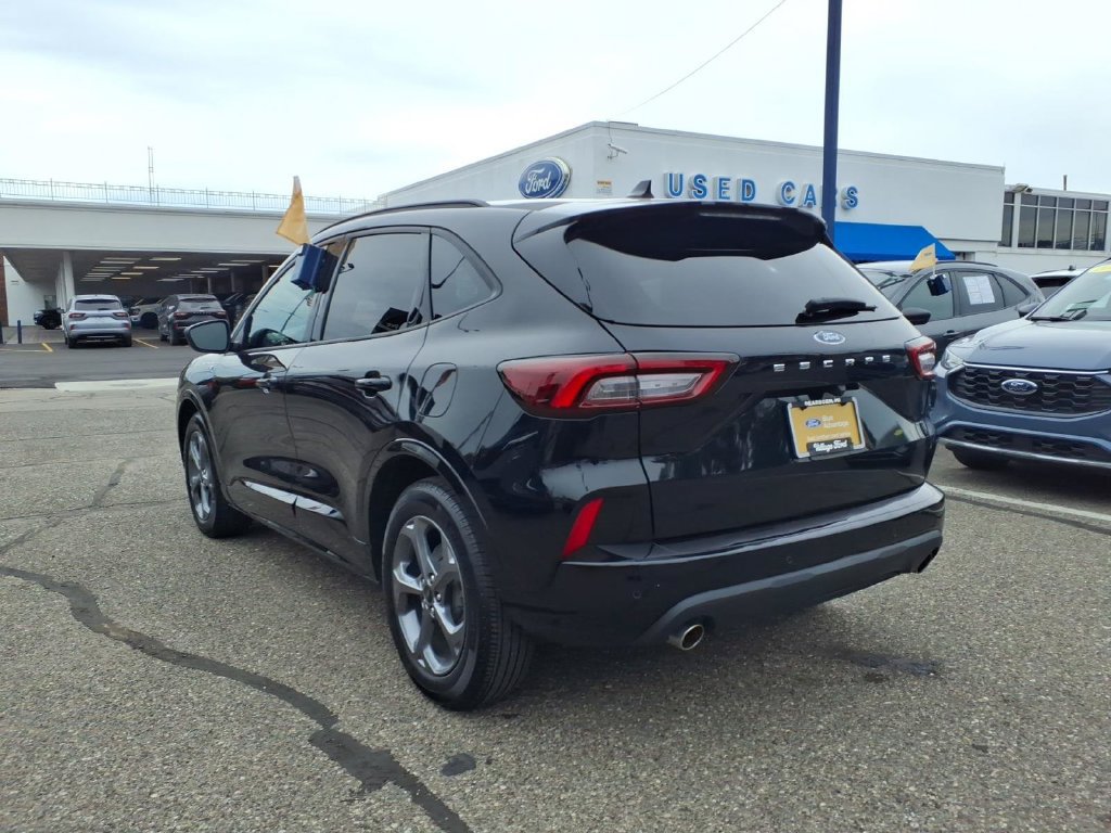 Certified 2024 Ford Escape ST-Line w/ Tech Pack #1 FWD image 9