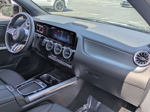 New 2025 Mercedes-Benz GLA 250 250 4MATIC image 34