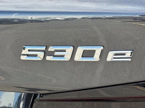 Certified 2023 BMW 530e xDrive w/ Convenience Package image 22