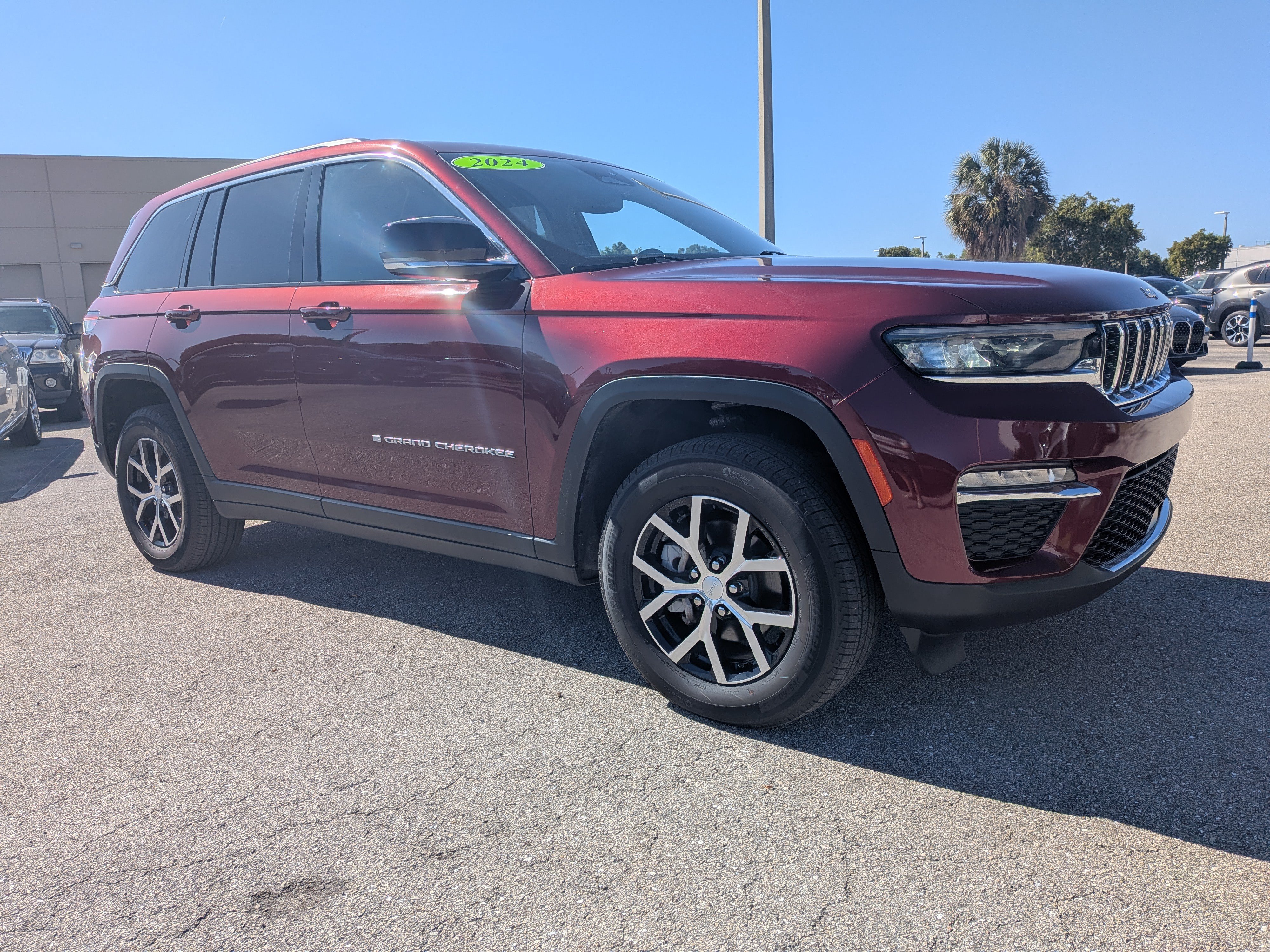 Used 2024 Jeep Grand Cherokee Limited AWD/4WD image 1