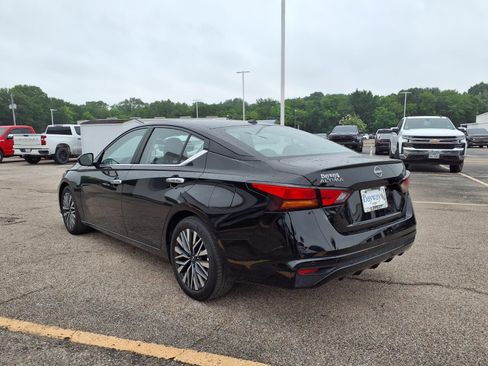 Used 2025 Nissan Altima 2.5 SV FWD image 23