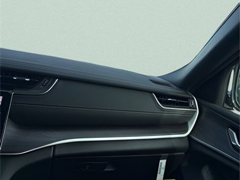 New 2025 Jeep Grand Cherokee L Limited image 22