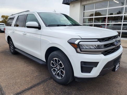 Used 2024 Ford Expedition Max XLT image 2