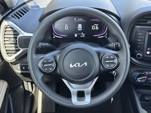 Used 2025 Kia Soul LX w/ LX Technology Package FWD image 22