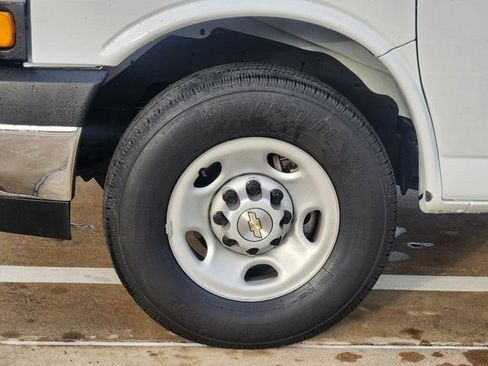 Used 2025 Chevrolet Express 3500 w/ Power Convenience Package image 16
