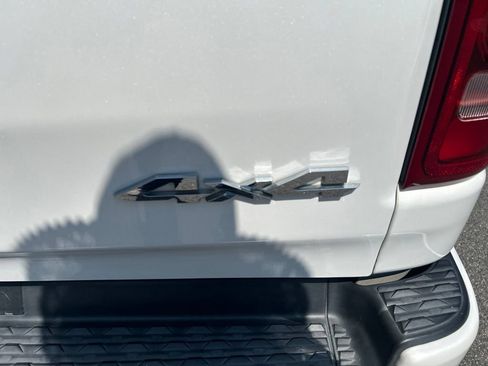 Used 2019 RAM 1500 Laramie w/ Sport Appearance Package AWD/4WD image 11