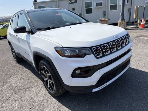 Used 2025 Jeep Compass Limited AWD/4WD image 3