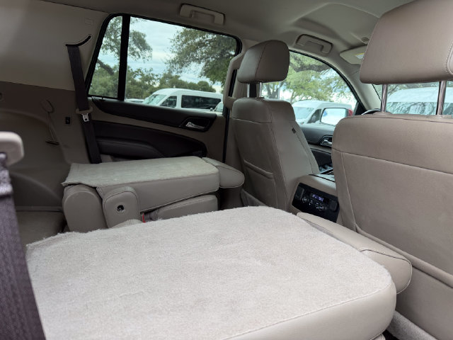 Used 2020 Chevrolet Tahoe LT w/ Luxury Package RWD image 18