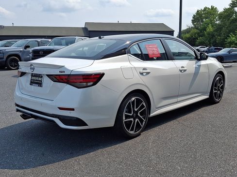 Certified 2025 Nissan Sentra SR w/ SR Premium Package FWD image 7