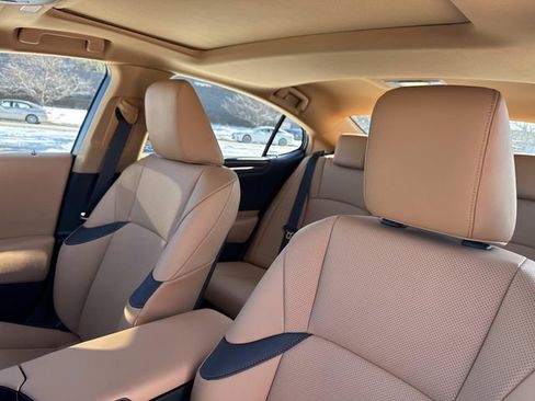 Certified 2025 Lexus ES 300h 300h w/ Premium Package image 32