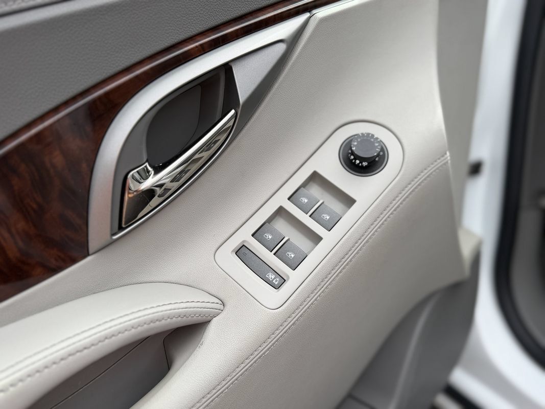 Used 2010 Buick LaCrosse CXL FWD image 20