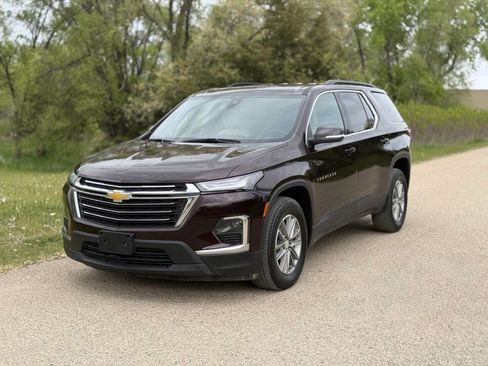 Used 2023 Chevrolet Traverse LT AWD/4WD image 2