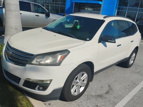 Used 2014 Chevrolet Traverse LT image 1