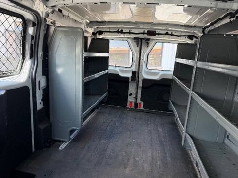 Used 2019 Ford Transit 250 130 Low Roof RWD image 20