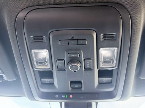 Used 2022 GMC Yukon AT4 w/ Technology Package AWD/4WD image 18
