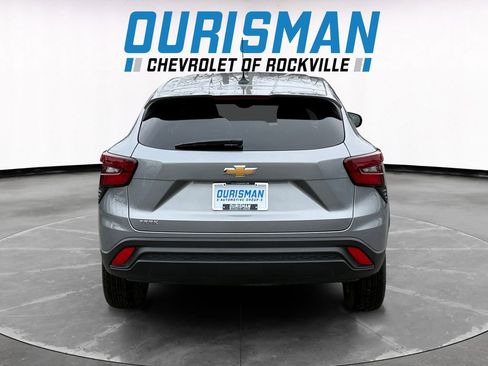 Used 2024 Chevrolet Trax LS w/ Driver Confidence Package image 18