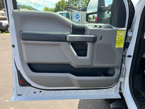 Used 2017 Ford F550 4x4 SuperCab Super Duty image 9