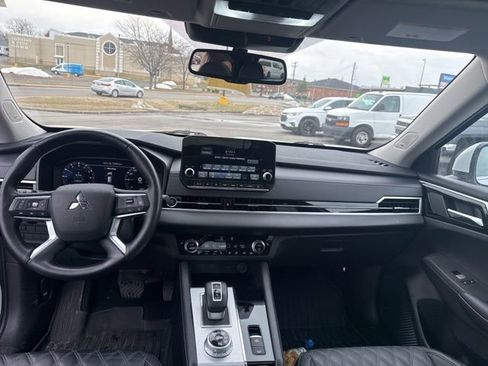 Used 2024 Mitsubishi Outlander SEL image 32