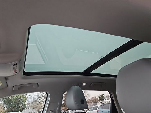 Used 2023 Volkswagen Taos SE image 15