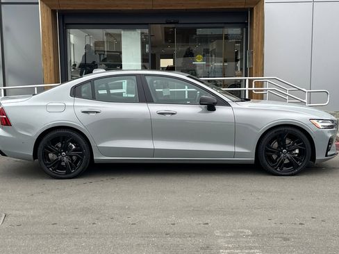 Used 2024 Volvo S60 B5 Plus image 8