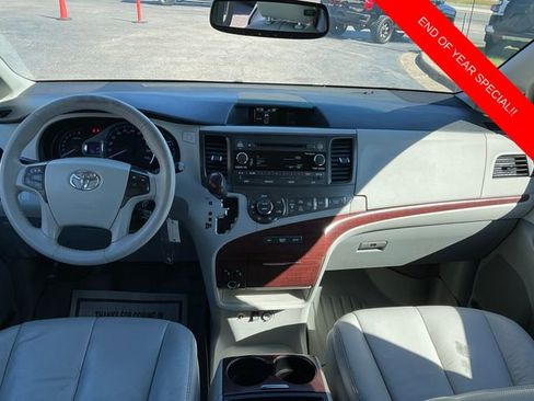 Used 2011 Toyota Sienna XLE image 17