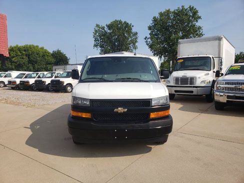 Used 2020 Chevrolet Express 3500 Extended w/ Driver Convenience Package RWD image 4