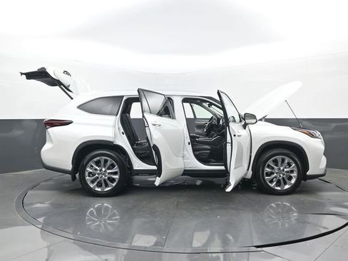 Used 2026 Toyota Highlander Limited image 33