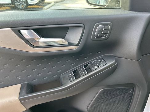 Used 2020 Ford Escape SEL image 17