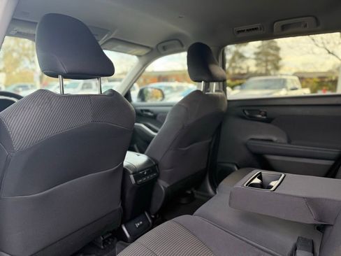 Used 2022 Toyota Highlander LE image 17