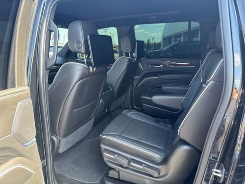 Used 2021 Cadillac Escalade ESV Premium Luxury w/ Driver Assist Tech Package AWD/4WD image 7