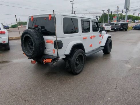 Used 2019 Jeep Wrangler Unlimited Sahara w/ Cold Weather Group AWD/4WD image 8