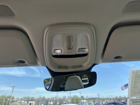 Used 2022 Volvo XC60 B5 Momentum w/ Advanced Package image 24