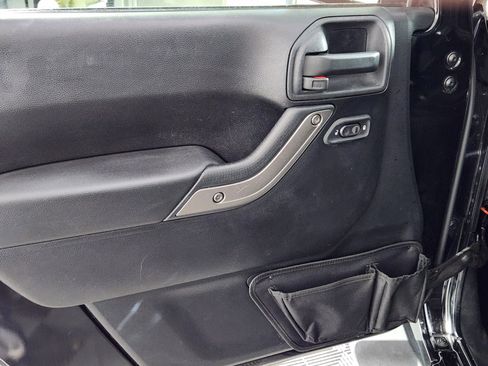 Used 2013 Jeep Wrangler Unlimited Sport image 17