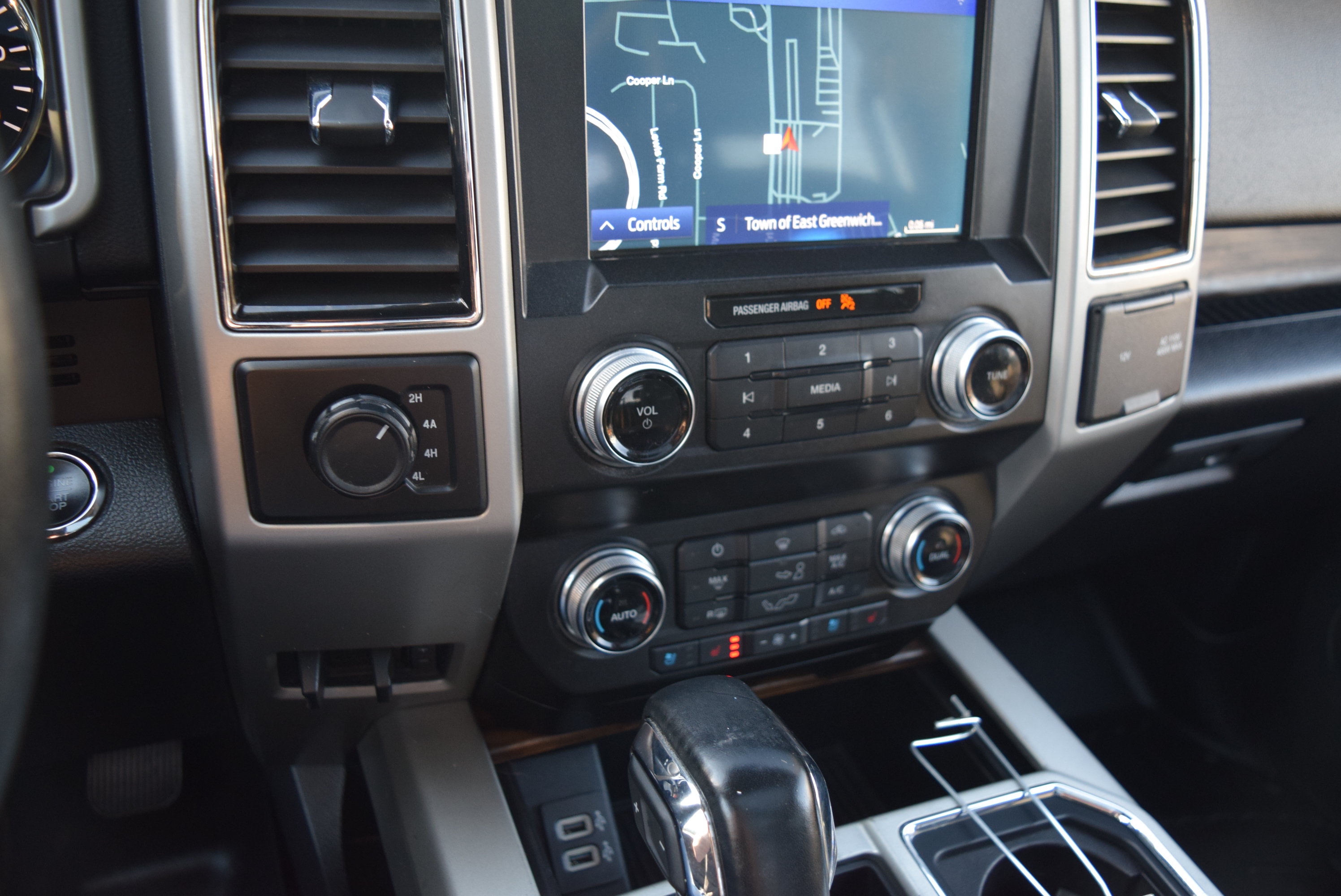 Used 2020 Ford F150 Lariat w/ Equipment Group 502A Luxury AWD/4WD image 19