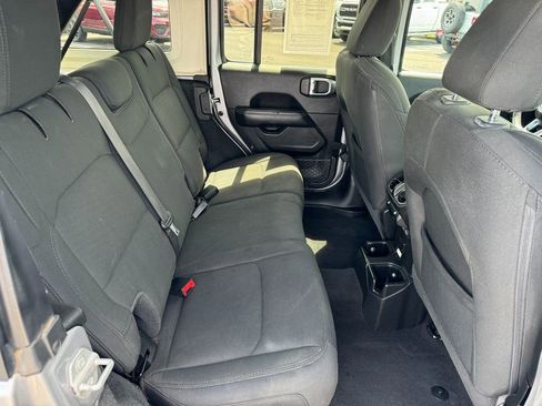 Used 2020 Jeep Wrangler Unlimited Sahara AWD/4WD image 17