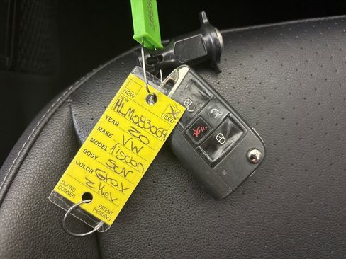 Used 2020 Volkswagen Tiguan SE R-Line image 34