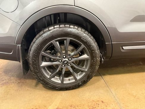 Used 2018 Ford Explorer XLT w/ Equipment Group 202A AWD/4WD image 90