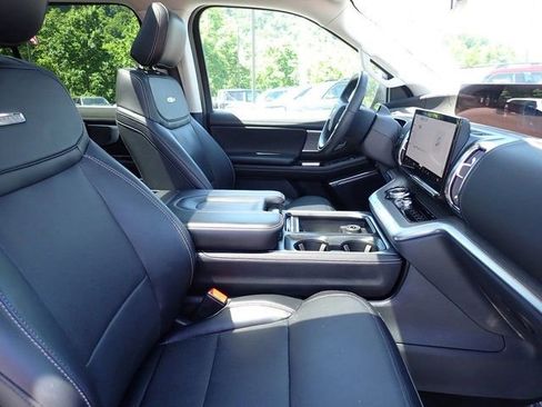 Used 2025 Ford Expedition Platinum AWD/4WD image 10