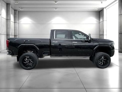 Used 2024 GMC Sierra 3500 Denali Ultimate AWD/4WD image 8