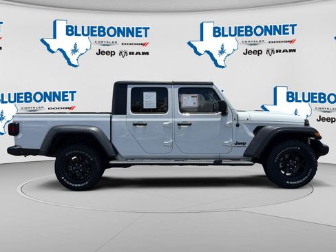 Certified 2022 Jeep Gladiator Sport w/ Trailer Tow Package AWD/4WD image 4