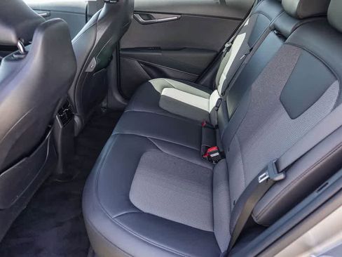 Certified 2024 Kia Niro Wind FWD image 17