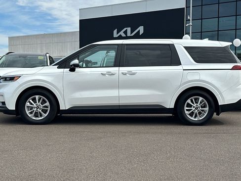 Used 2024 Kia Carnival LX image 7