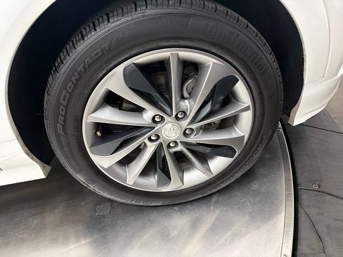 Used 2020 Buick Encore GX Essence w/ Experience Buick Package FWD image 9