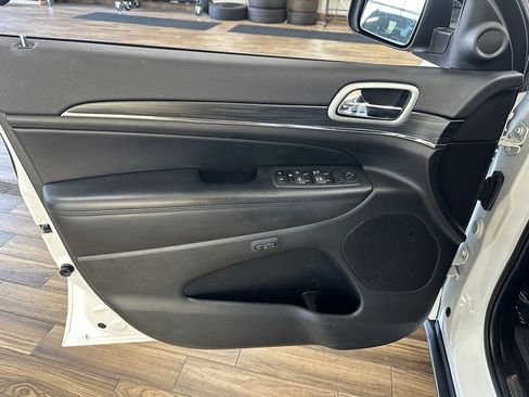Certified 2022 Jeep Grand Cherokee Limited AWD/4WD image 10