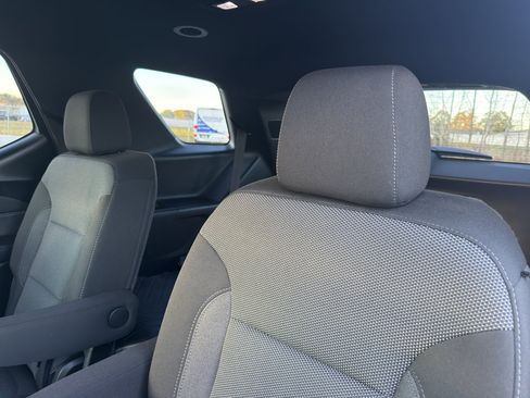 Used 2023 Chevrolet Traverse LT image 34