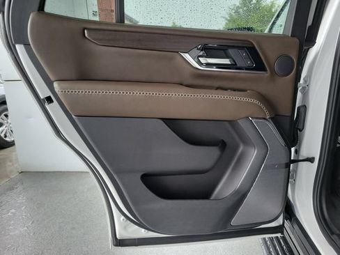 Used 2025 GMC Yukon Denali Ultimate AWD/4WD image 25