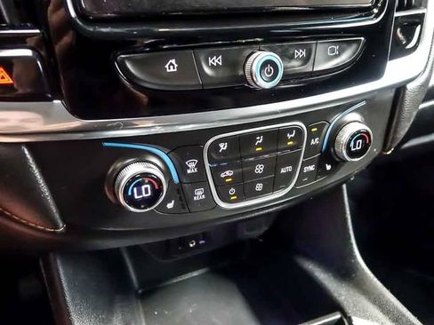 Used 2020 Chevrolet Traverse LT w/ Driver Confidence II Package AWD/4WD image 25